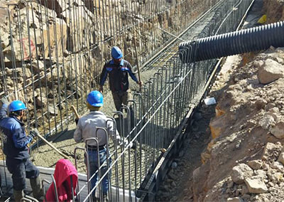 اجرای کانال جمع آوری و هدایت آب های سطحی کارخانه فلوتاسیون سرباره مجتمع مس سرچشمه