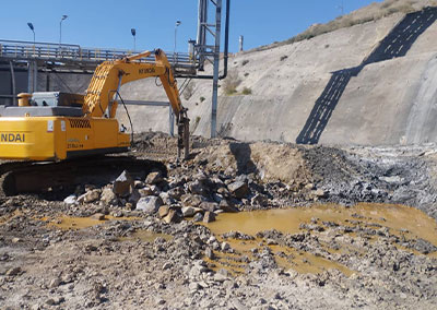 اجرای کانال جمع آوری و هدایت آب های سطحی کارخانه فلوتاسیون سرباره مجتمع مس سرچشمه