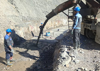 اجرای کانال جمع آوری و هدایت آب های سطحی کارخانه فلوتاسیون سرباره مجتمع مس سرچشمه